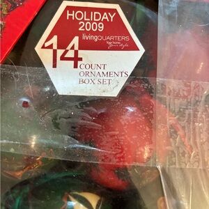 Living QUARTERS Christmas 2009 Ball Ornaments 14Decoupage / Original Box